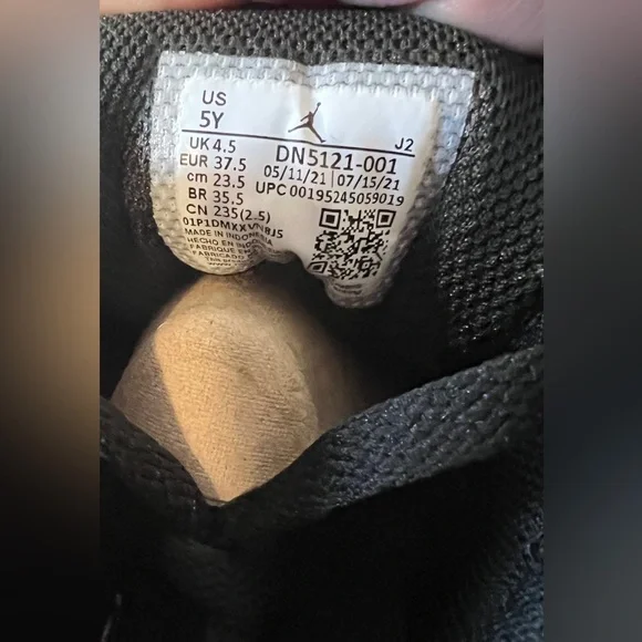 Air Jordan 1 Mid GS Siempre Familia Youth 5 - Picture 8 of 10